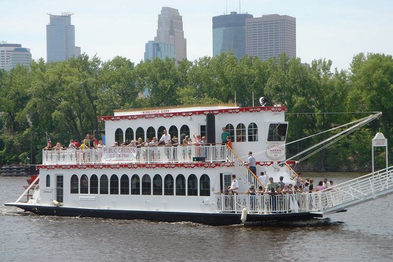 Minneapolis Queen Paddleboat